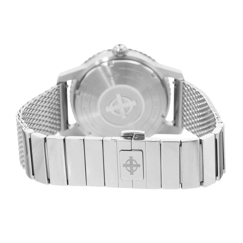 Orologio subacqueo con fondello d’acciaio e bracciale a maglia d’acciaio.