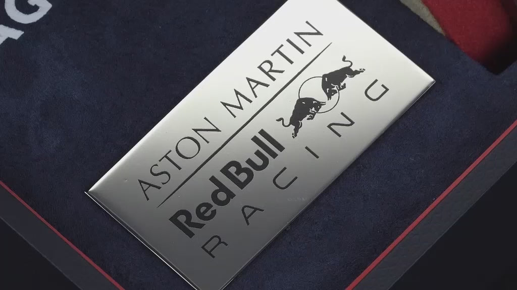 TAG Heuer Formula 1 Chronograph Aston Martin Red Bull Racing Uomo 43 mm Acciaio Quadrante Blu Lunetta Fissa Blu con Scala Tachimetrica Vetro Zaffiro Cronografo al Quarzo 1/10 di Secondo Data Bracciale Acciaio 200 m Swiss Made Limited Ref. CAZ101AB.BA0842
