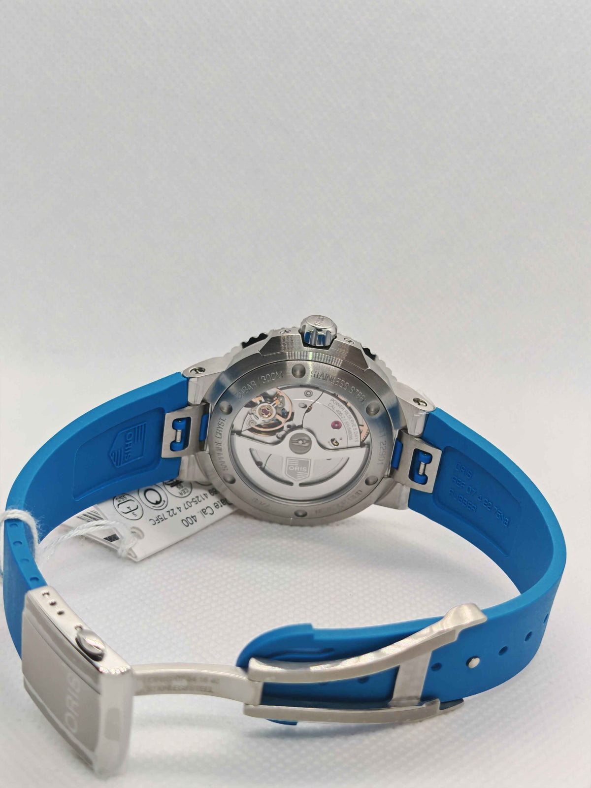 Orologio Oris Aquis con fondello e cinturino blu in caucciù