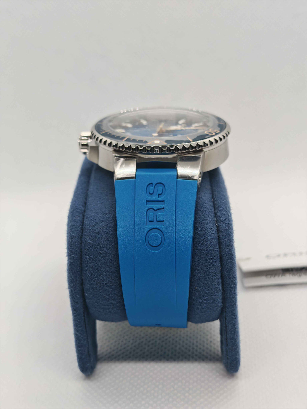 Orologio subacqueo Oris con cinturino in caucciù blu e quadrante blu