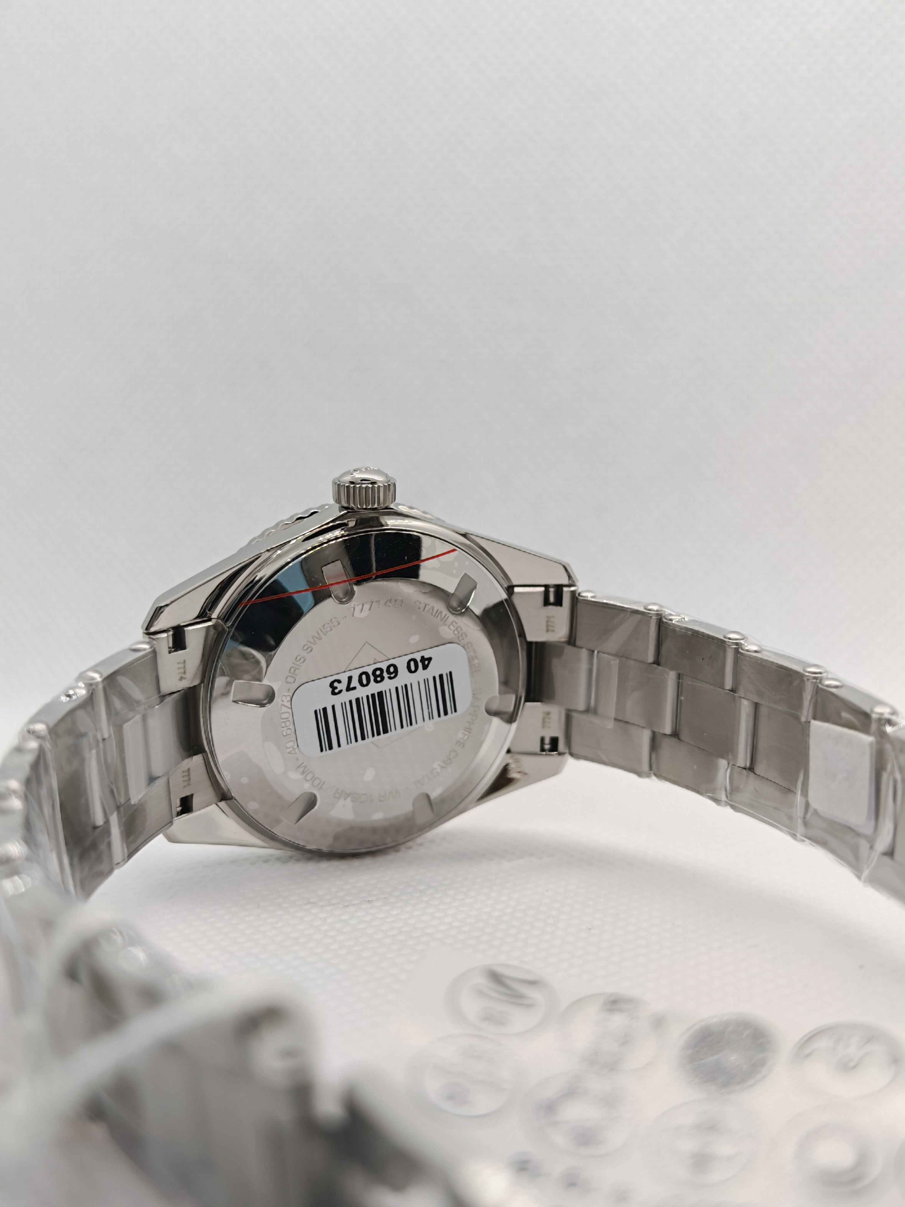 Orologio Oris con fondello in acciaio e cinturino a maglie metalliche