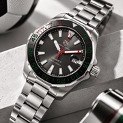 Orologio automatico TAG Heuer con quadrante nero e cinturino in acciaio, lunetta nera.