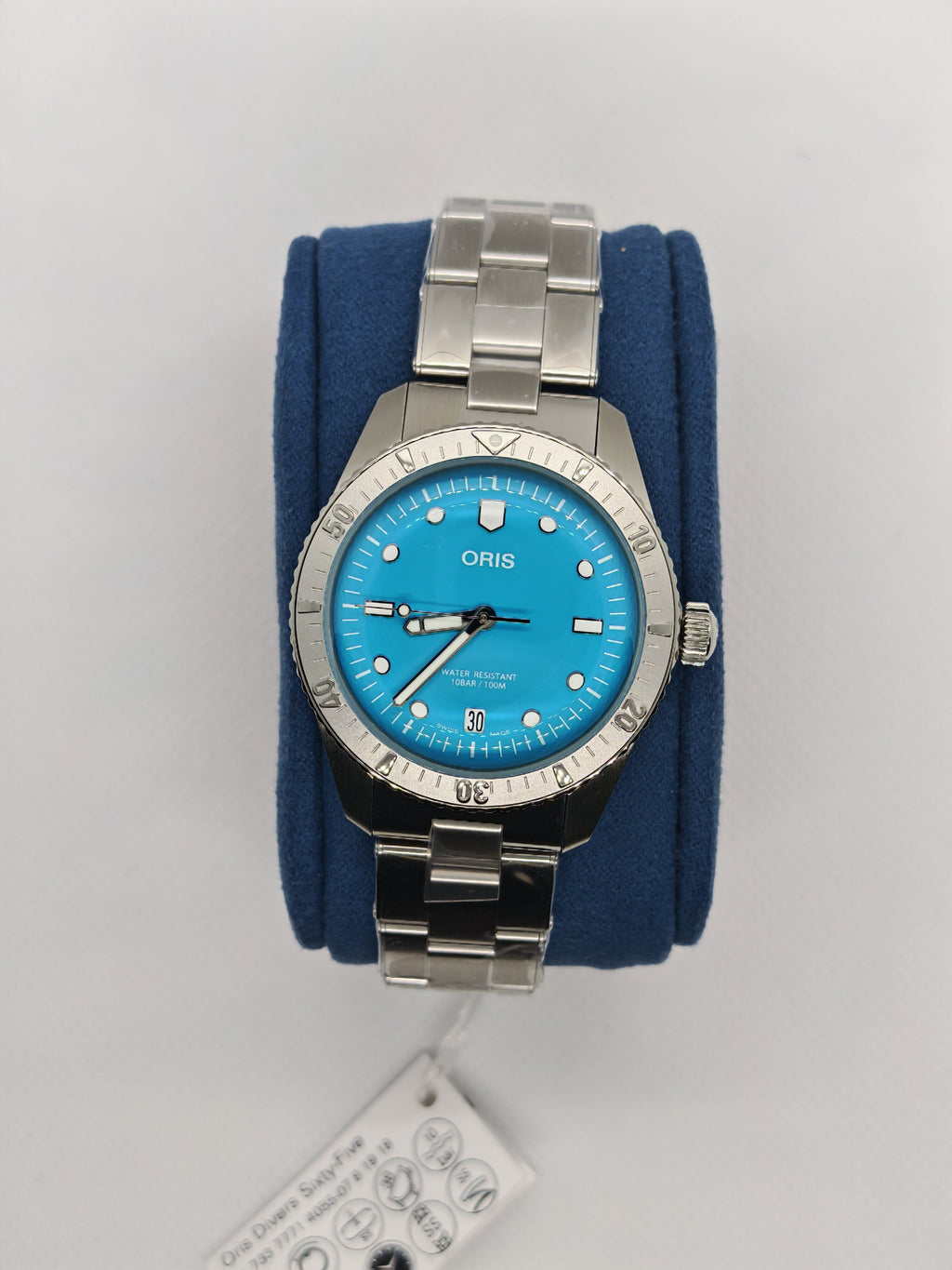 Orologio sub con quadrante blu e indici luminosi, cassa e bracciale in acciaio