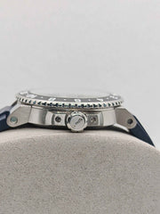 Orologio Oris con cassa d’acciaio e cinturino in caucciù blu, corona laterale