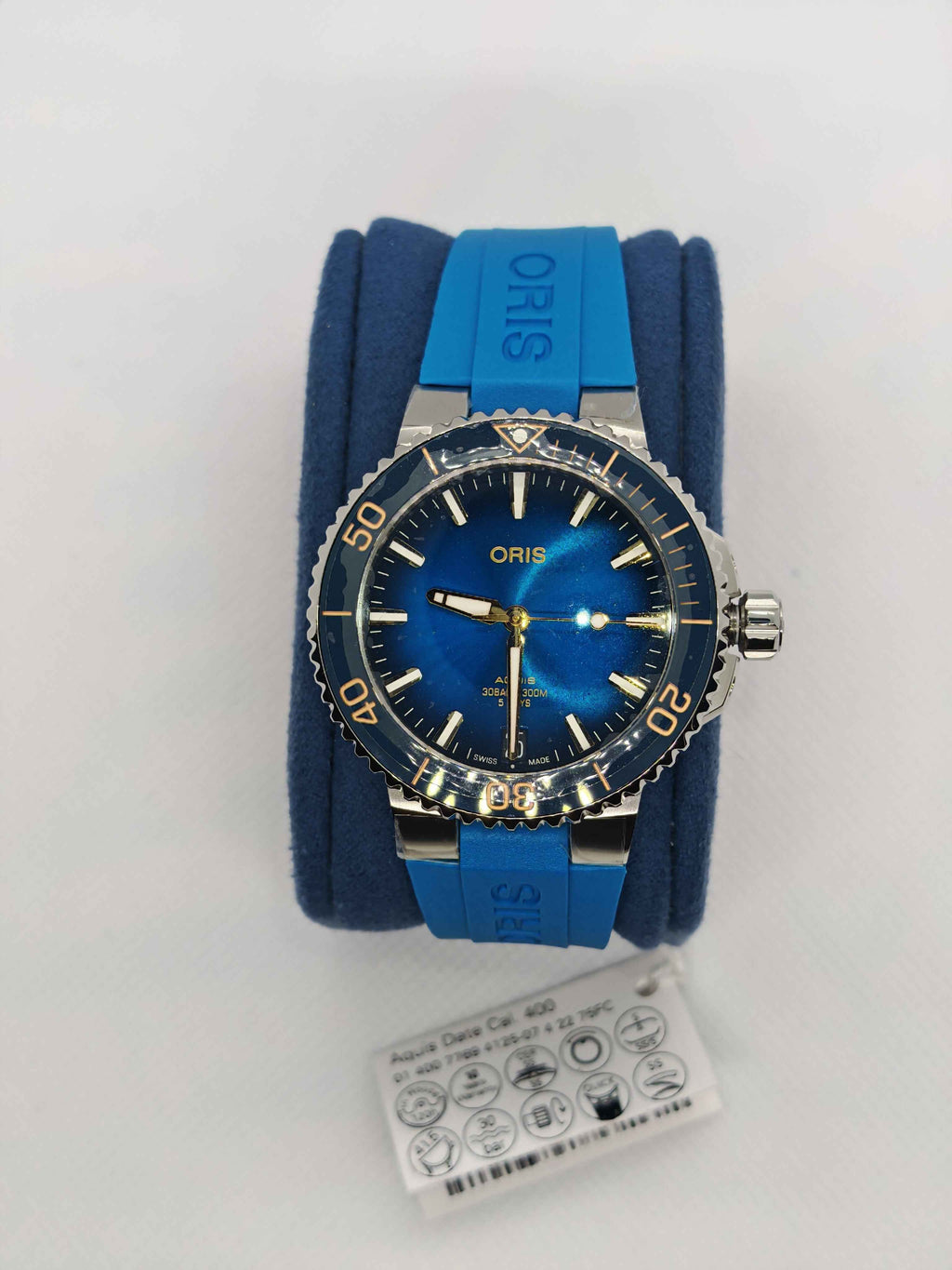 Orologio subacqueo Oris Aquis con quadrante blu, cinturino in caucciù blu e ghiera acciaio