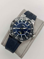 Orologio Oris sub con quadrante blu e cinturino in caucciù, ghiera con numeri