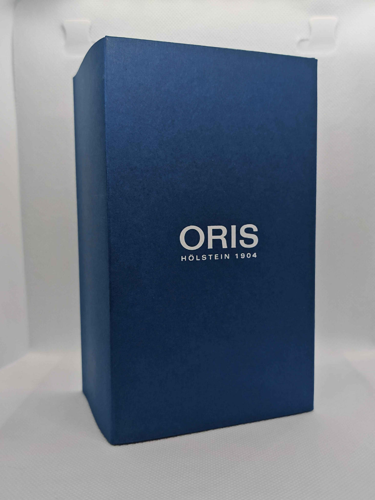 Scatola blu Oris con scritta ORIS HÖLSTEIN 1904