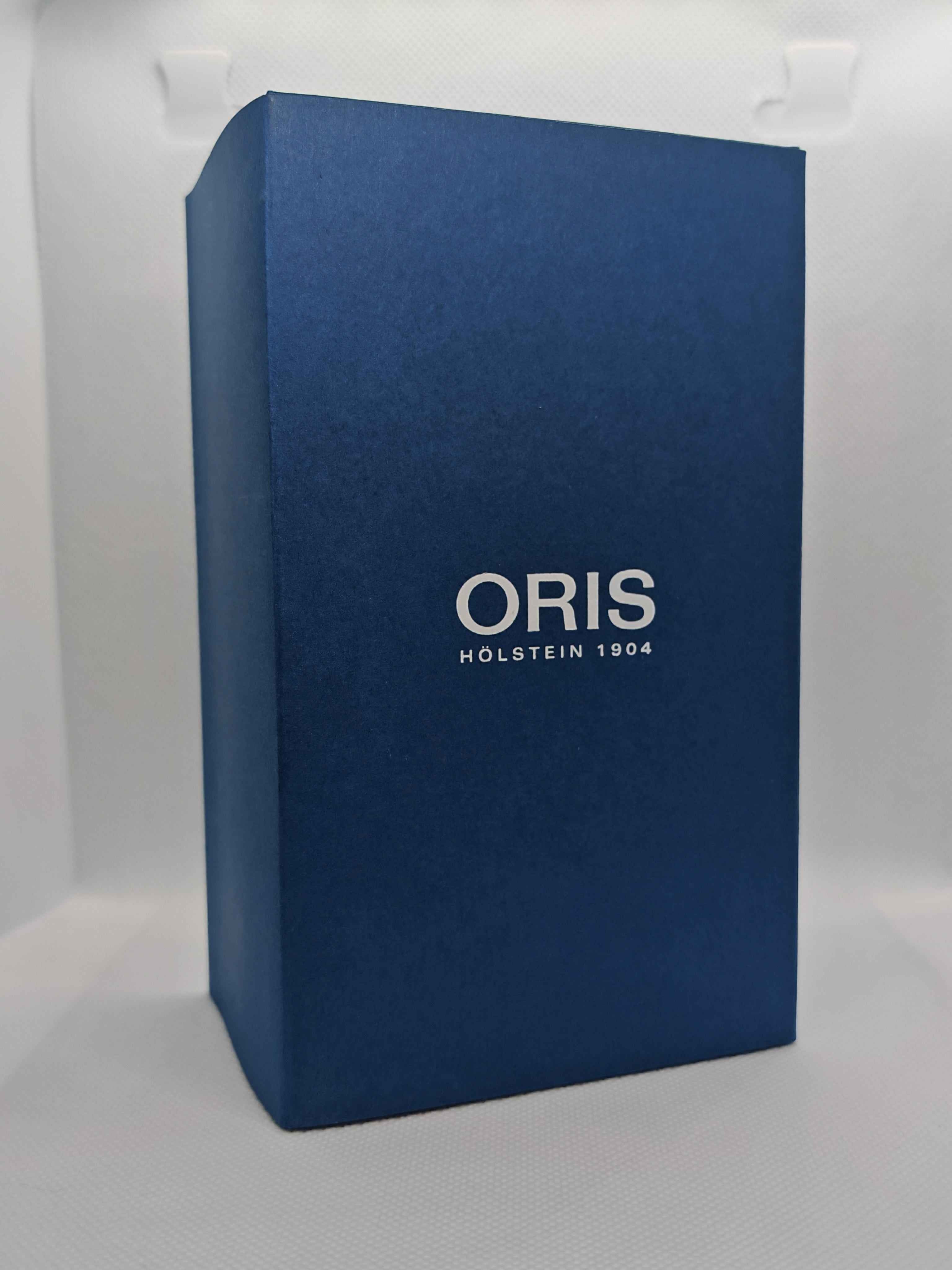 Scatola blu Oris con scritta ORIS HÖLSTEIN 1904