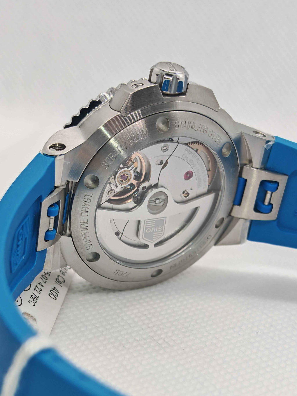 Orologio automatico Oris Aquis con cassa in acciaio e cinturino blu in caucciù