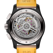 orologio Breitling Avenger con fondello a vista e meccanismo, cinturino in pelle gialla