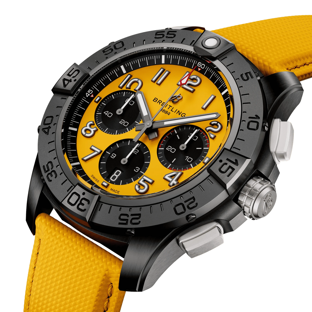 Orologio cronografo da uomo con quadrante giallo e tre contatori neri, cassa nera