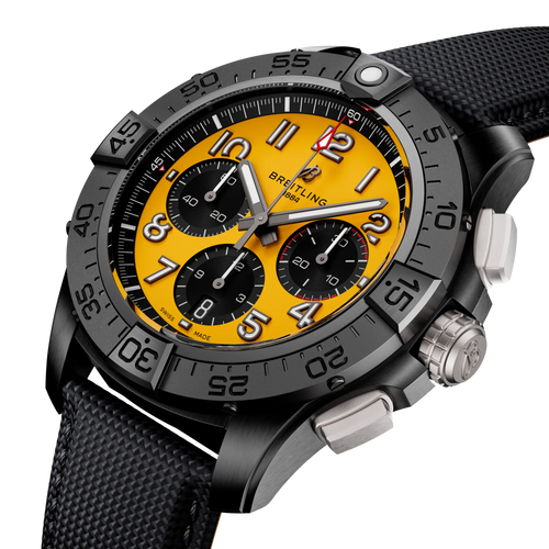 Orologio Breitling con quadrante giallo e cronografi neri, cassa nera e cinturino in pelle