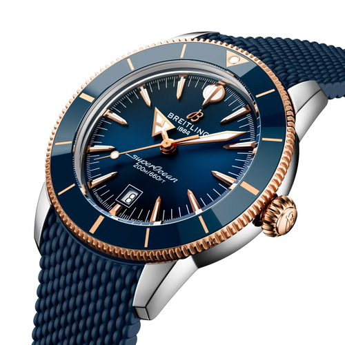 Orologio subacqueo Breitling con quadrante blu, indici oro rosa e cinturino blu