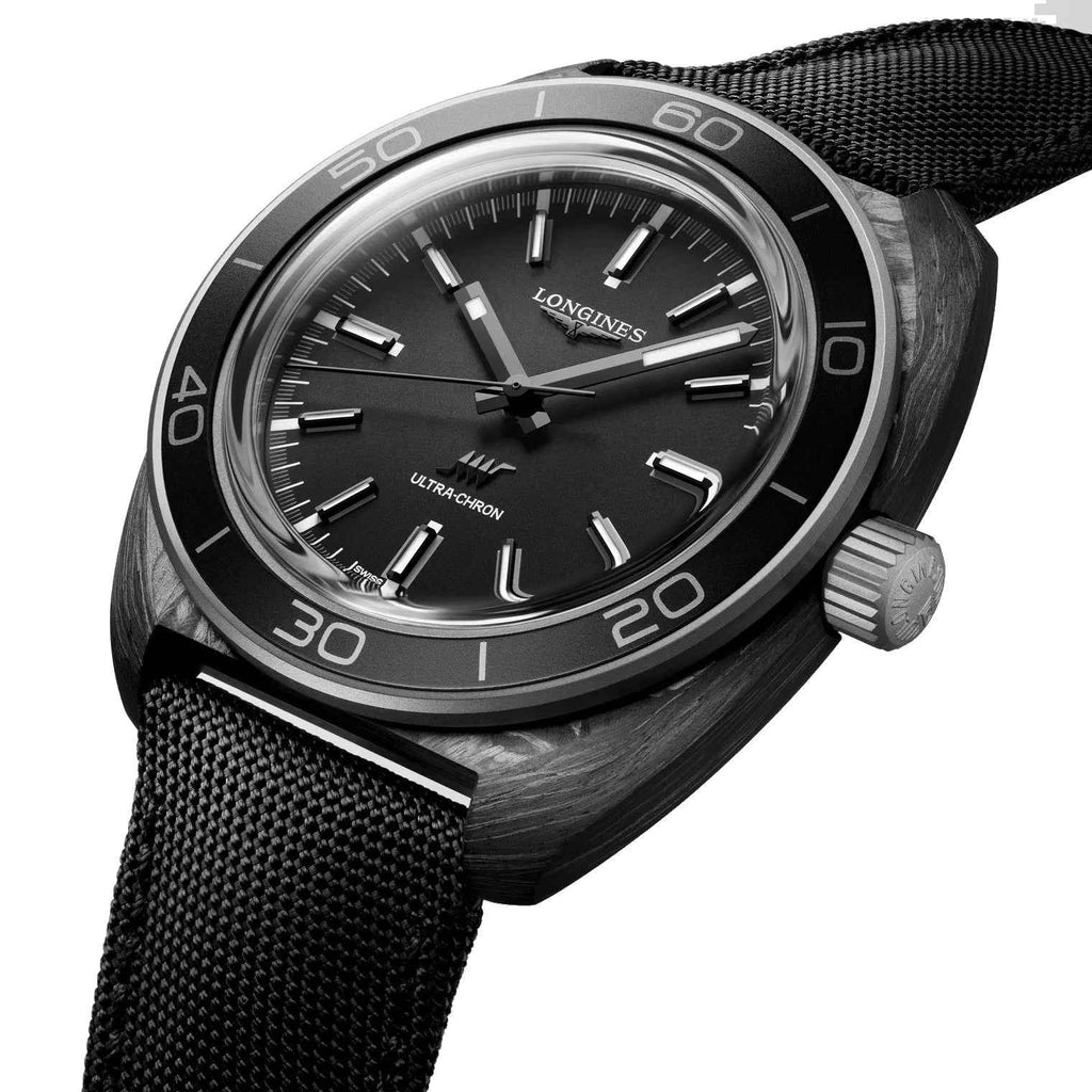 Orologio Longines Ultra‑Chron 43 mm: lunetta nera e cinturino nero intrecciato.