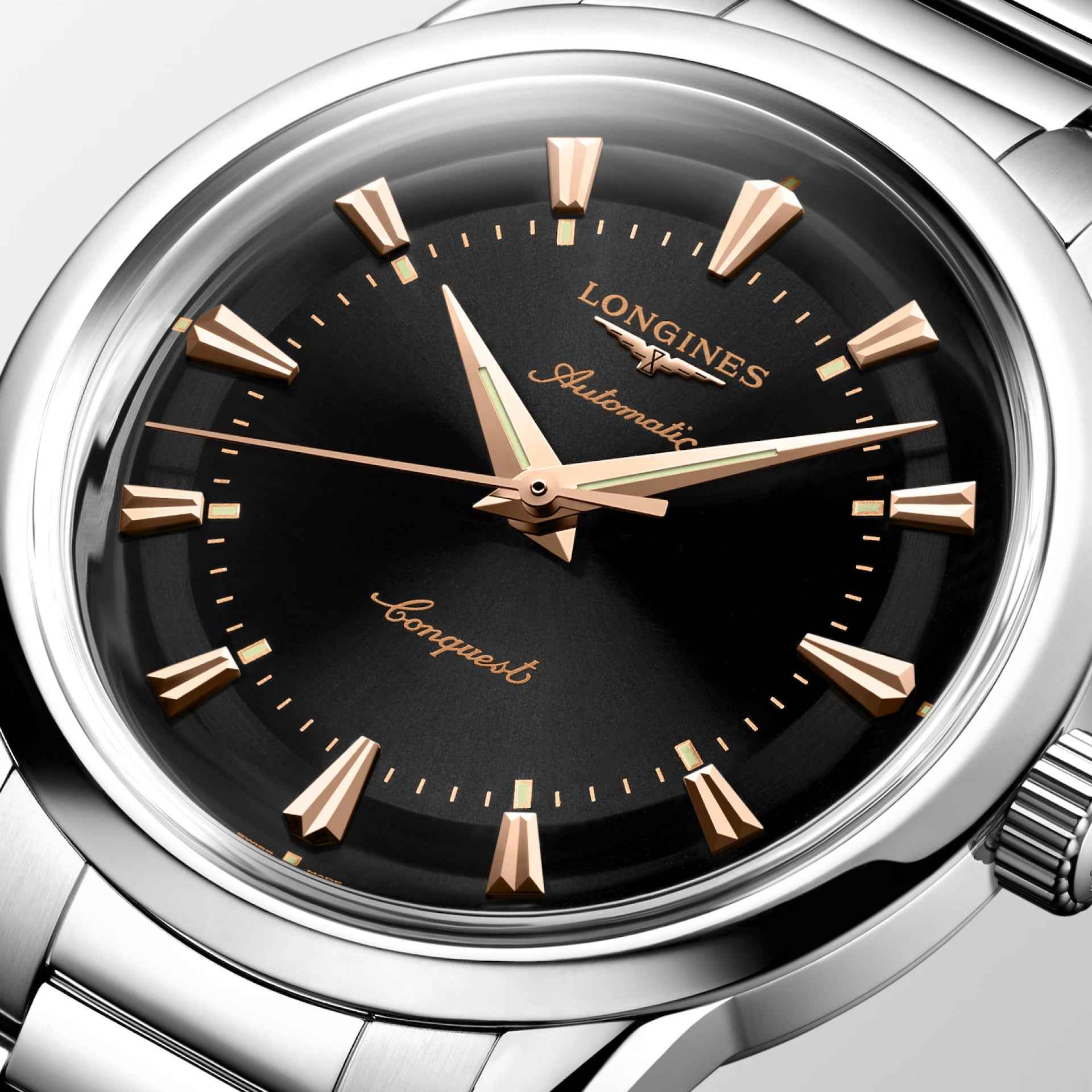 Orologio automatico Conquest: quadrante nero con lancette e indici oro rosa, dettagli Longines.