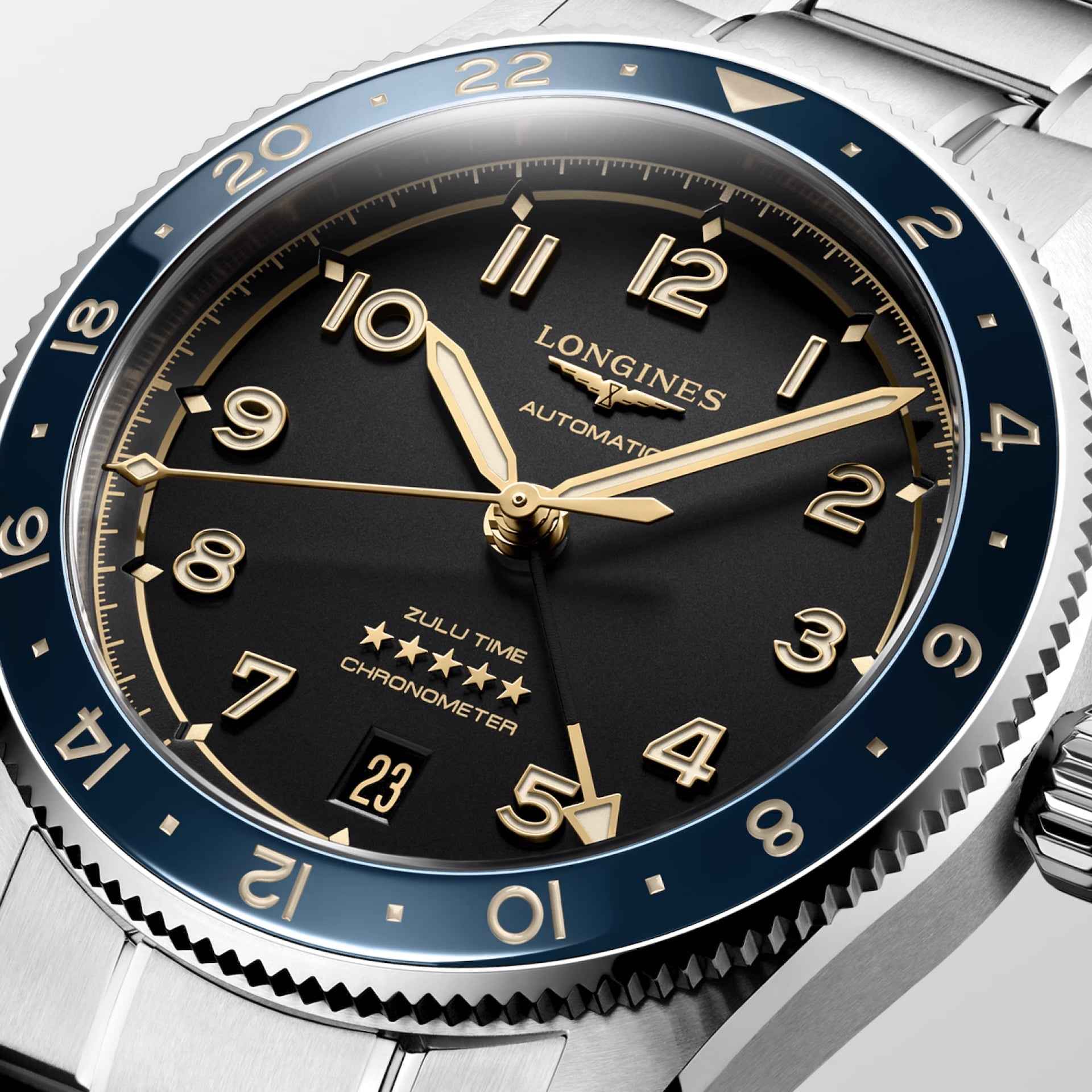 Orologio Longines con quadrante nero e dettagli oro, lancette e indici, lunetta blu