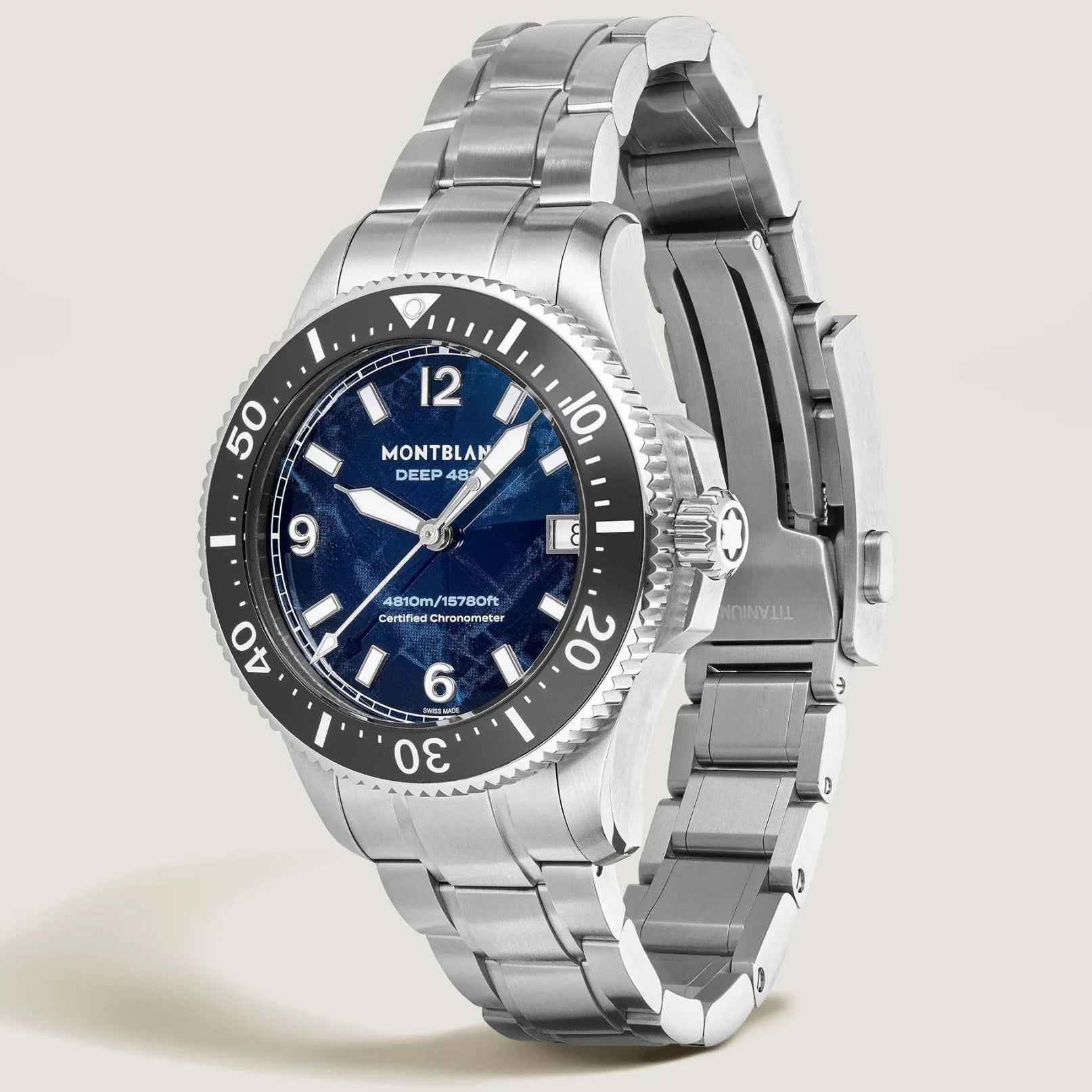 Orologio Montblanc in titanio con quadrante blu ghiacciaio e corona laterale