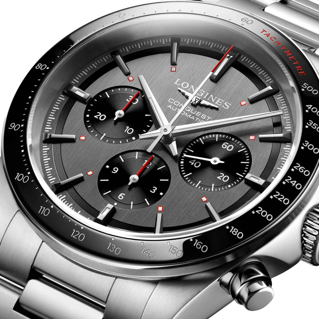 Orologio Longines, quadrante grigio con cronografo e contatori neri, dettagli rossi