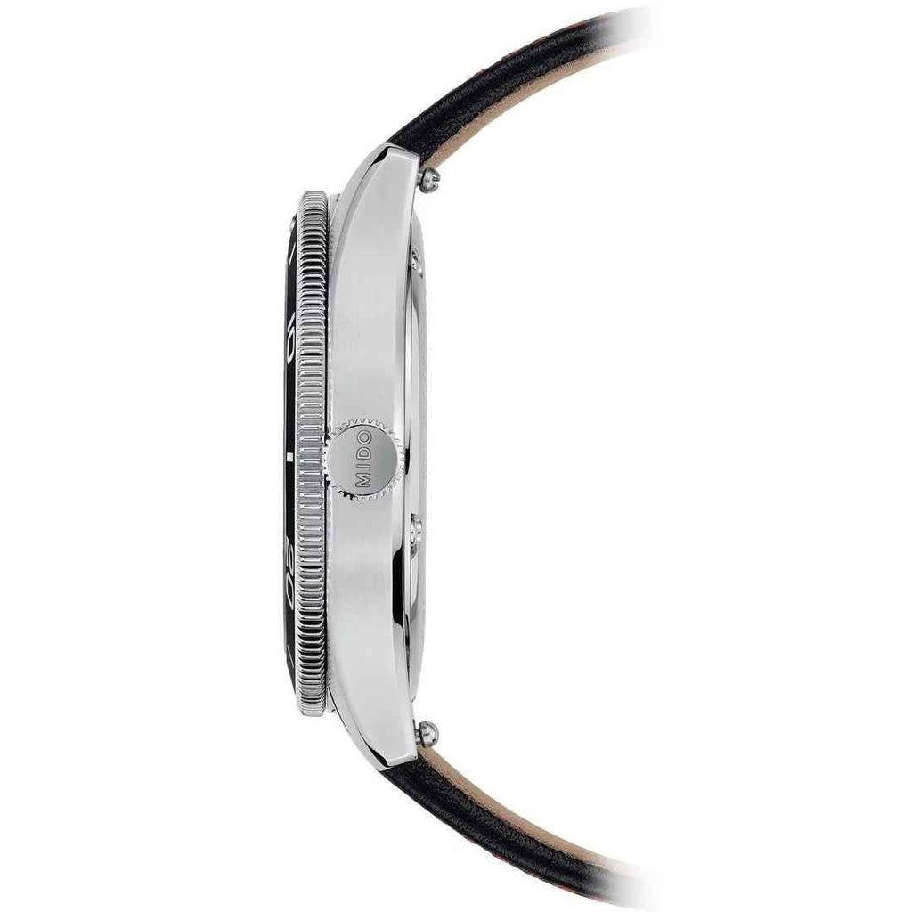 Cassa in acciaio di orologio automatico 39mm in profilo laterale; corona zigrinata.