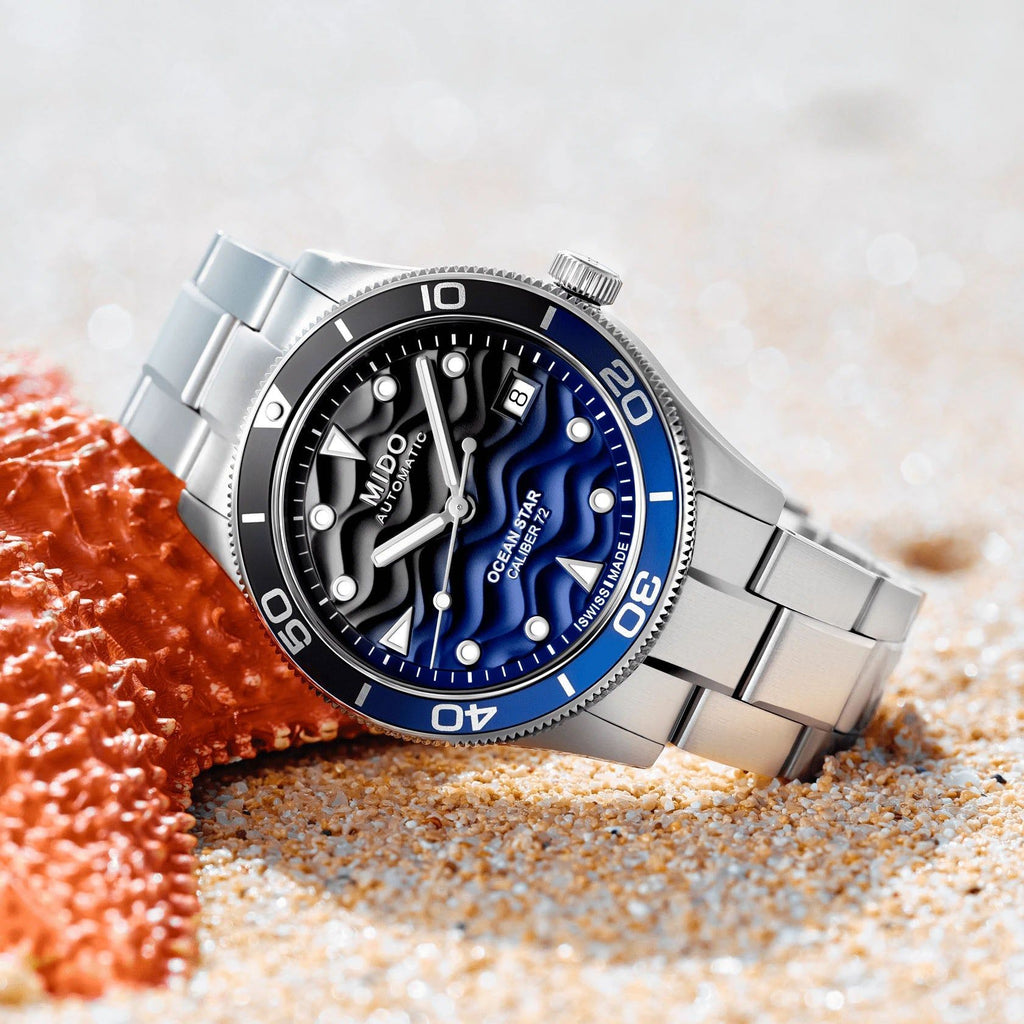 Orologio Mido Ocean Star con quadrante blu e ghiera nera, bracciale in acciaio.