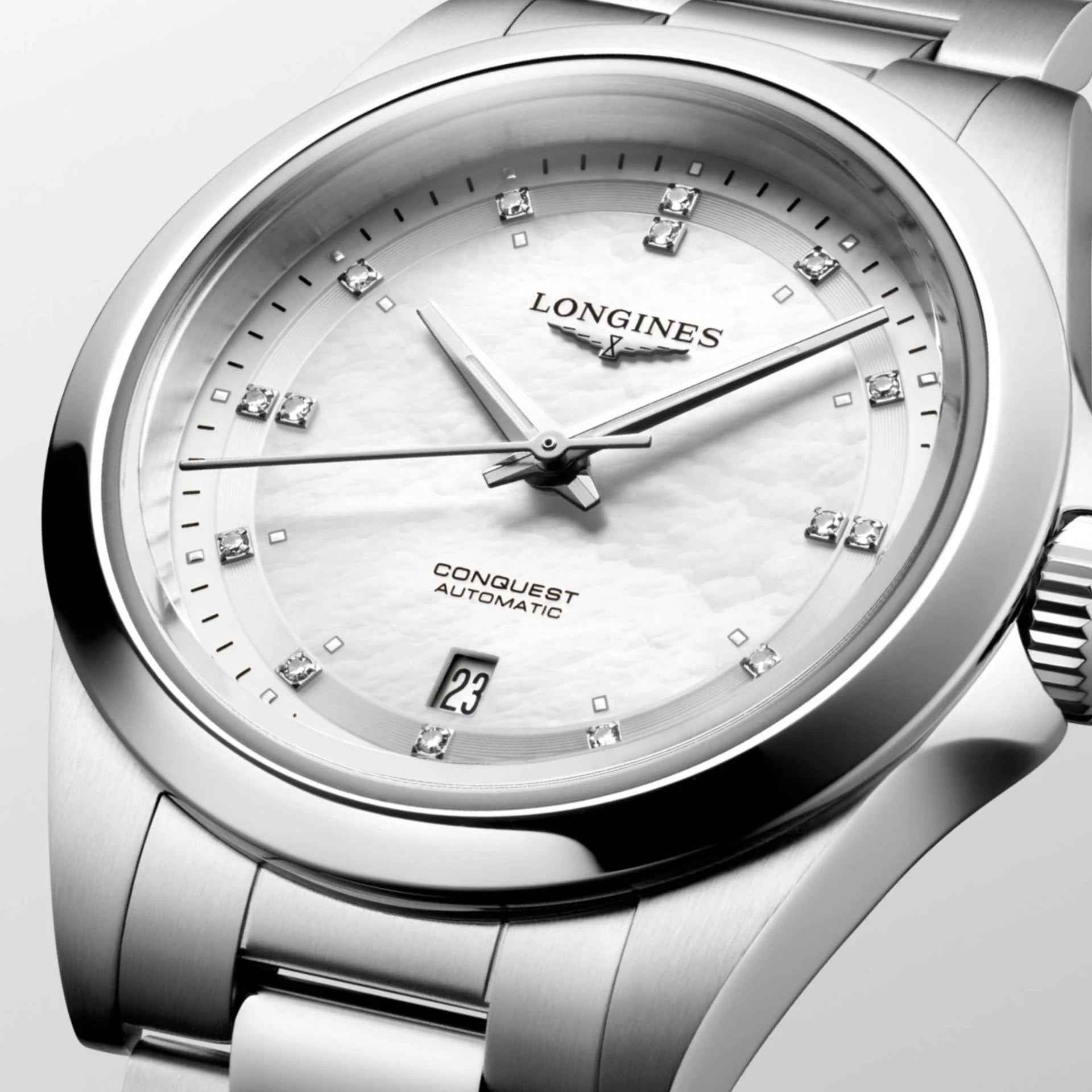 Orologio Conquest in acciaio, quadrante madreperla con indici a diamanti e datario 23