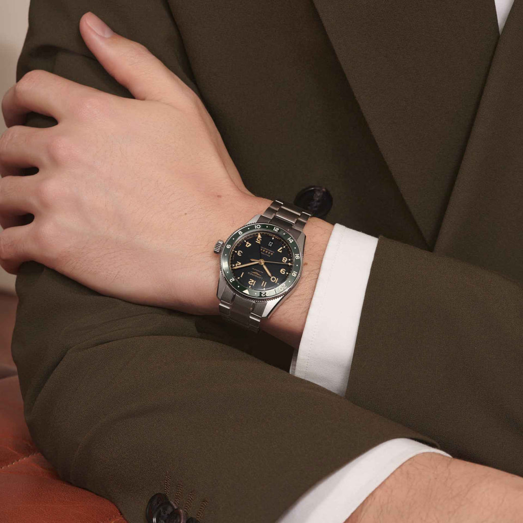 Orologio Longines da polso con bracciale in acciaio e quadrante scuro