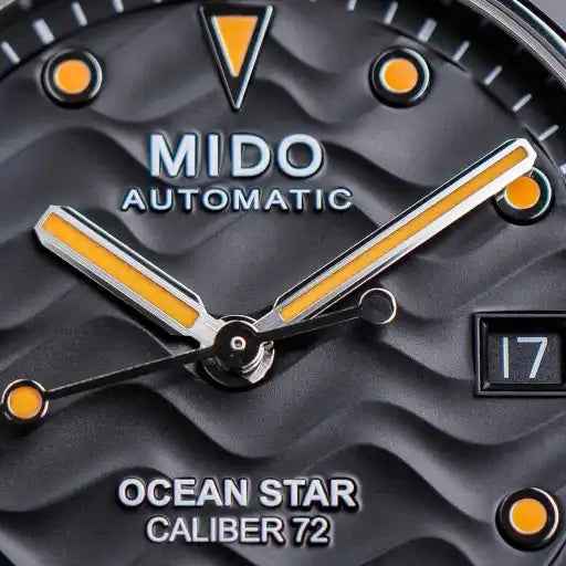 Quadrante nero con lancette e indici arancioni; scritte MIDO Automatic e Ocean Star.