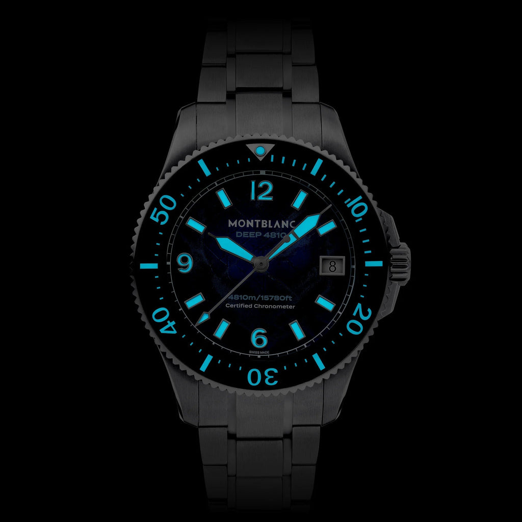 Orologio automatico Montblanc con quadrante blu e cinturino in titanio nero