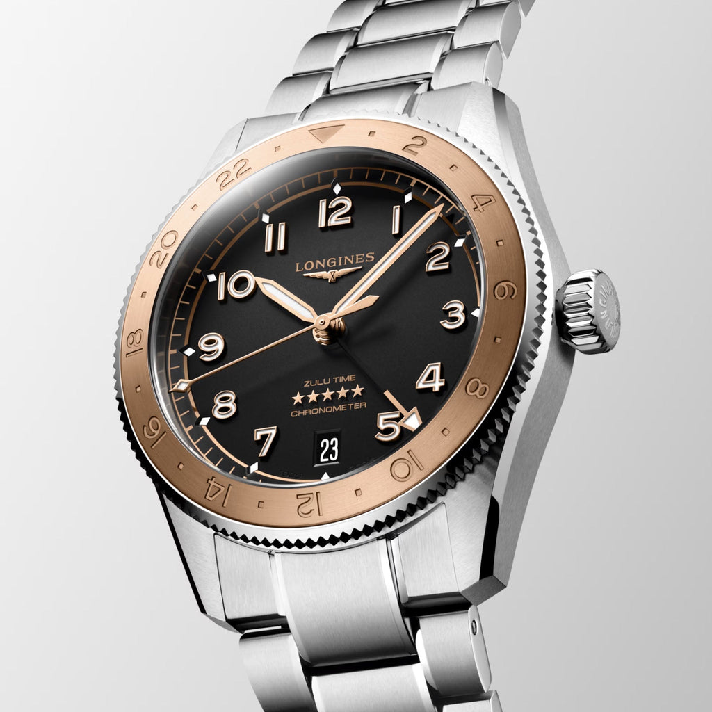 Orologio Longines con quadrante nero, numeri arabi e bracciale in acciaio