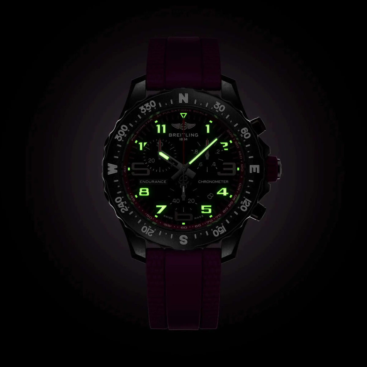 Orologio Breitling Endurance Pro 38 con display verde fosforescente, cinturino viola
