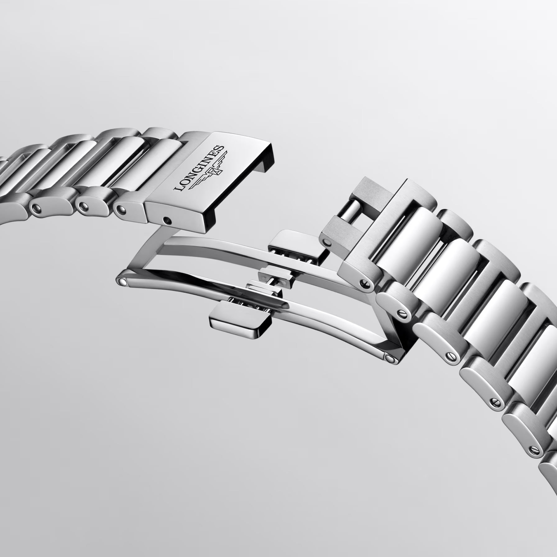 Chiusura in acciaio con logo Longines e fibbia dell’orologio