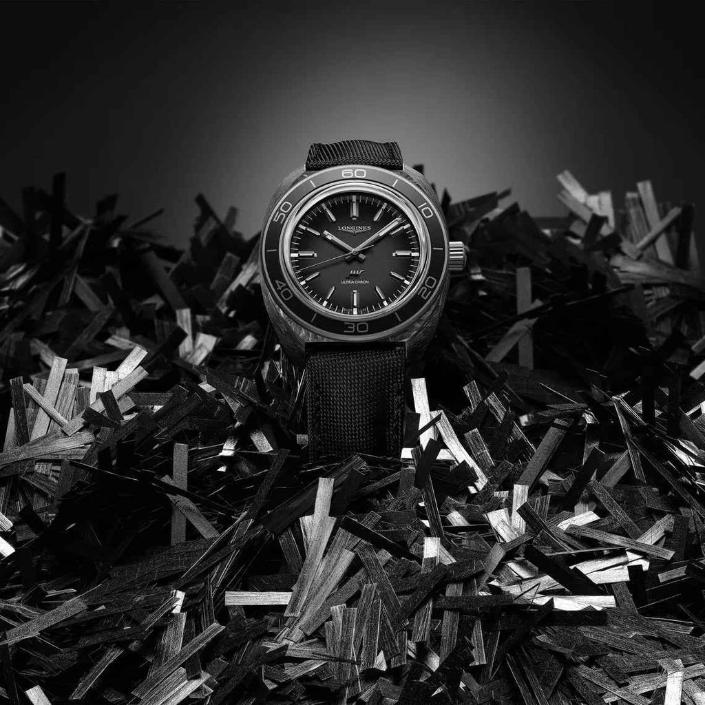 Orologio Longines Ultra‑Chron 43 mm con quadrante antracite, cinturino nero e cassa nera.
